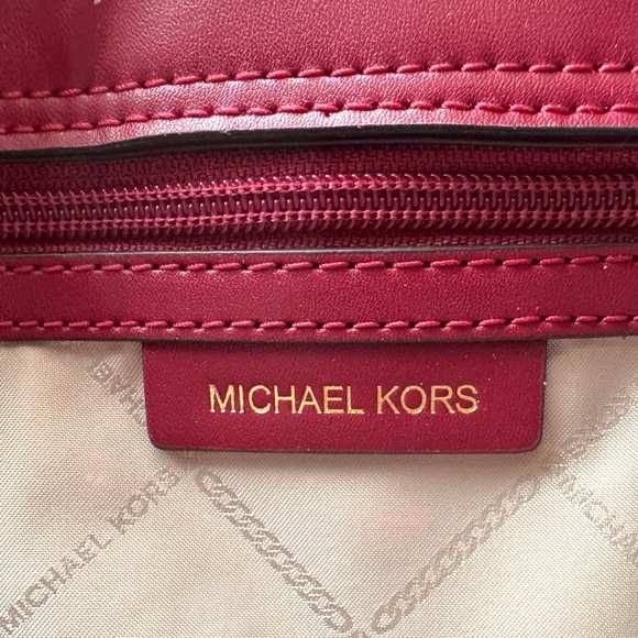 🚫SOLD🚫Michael Kors Susan Medium Quilted Leather Satchel and Metallic Wristlet - Picture 15 of 17